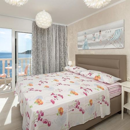 Superb Beachfront Luxury Seaview With Private Beach Milna  Extérieur photo