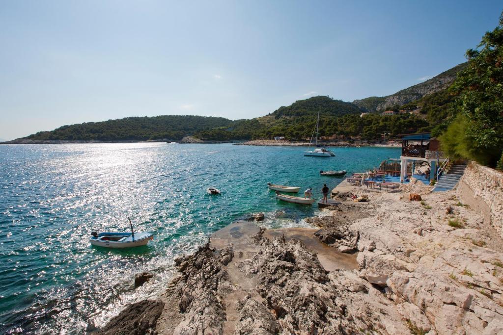 Superb Beachfront Luxury Seaview With Private Beach Milna  Extérieur photo