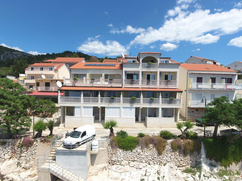 Superb Beachfront Luxury Seaview With Private Beach Milna  Extérieur photo