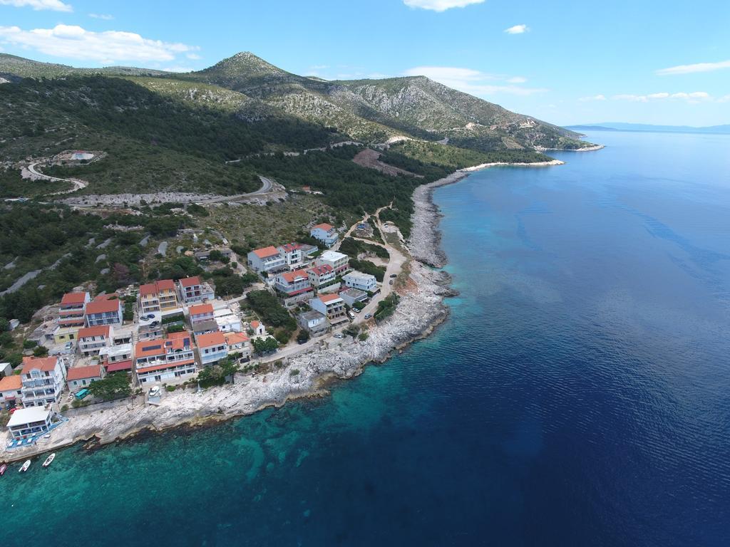 Superb Beachfront Luxury Seaview With Private Beach Milna  Extérieur photo