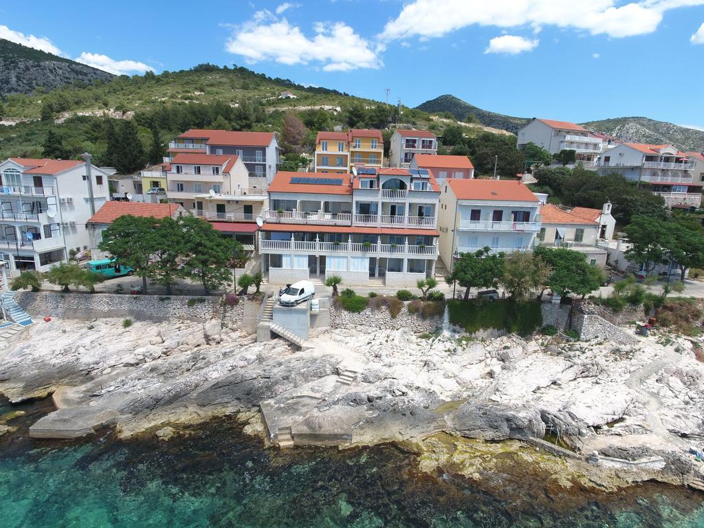 Superb Beachfront Luxury Seaview With Private Beach Milna  Extérieur photo