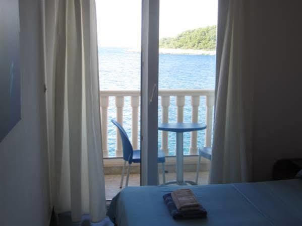 Superb Beachfront Luxury Seaview With Private Beach Milna  Extérieur photo
