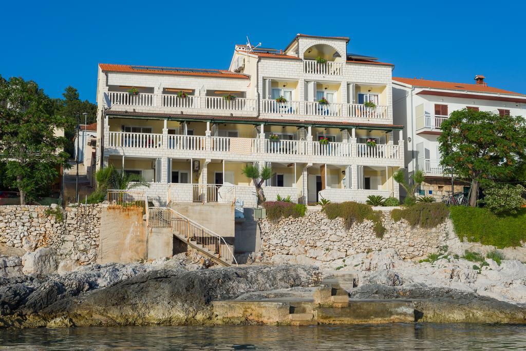 Superb Beachfront Luxury Seaview With Private Beach Milna  Extérieur photo