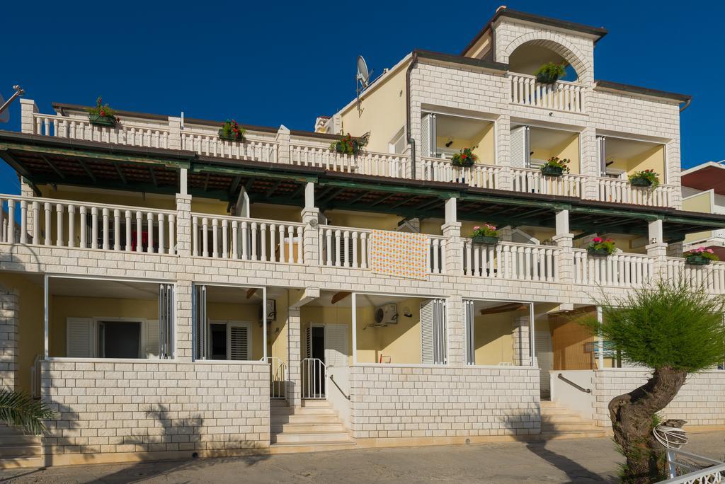 Superb Beachfront Luxury Seaview With Private Beach Milna  Extérieur photo