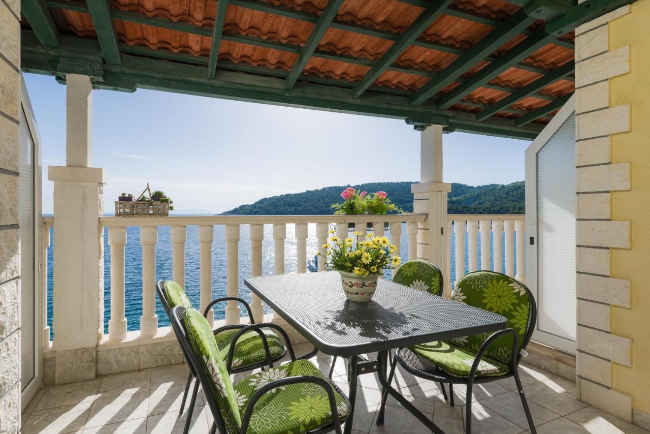 Superb Beachfront Luxury Seaview With Private Beach Milna  Extérieur photo